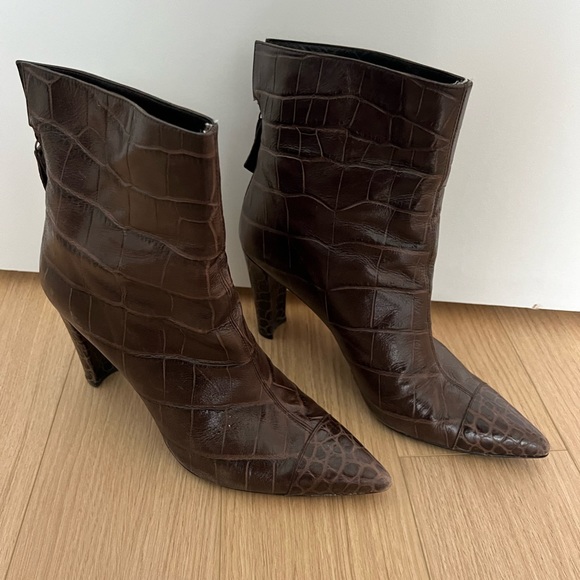 Stuart Weitzman brown boots size 10 excellent like-new condition. Alligator. - Picture 1 of 8
